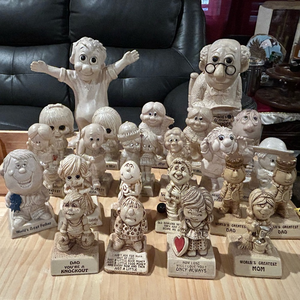 Lot of 23 piece vintage 1970s Paula and W & R Berries Figurines